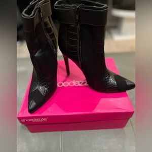 Women size 8 black bootie